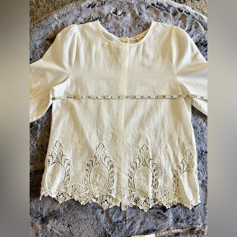EUC Everly Elegant White Lace Women's Peasant Top Lace Embroidered Button Medium - Picture 9 of 13